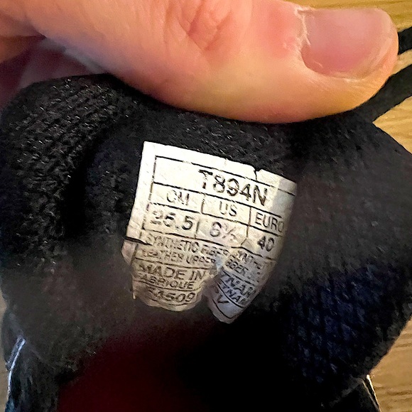 ASICS women athletic shoe - Picture 3 of 3